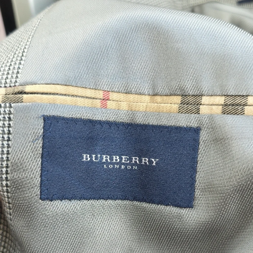 BURBERRY PERFECT SHAPE Tan,grey And Black Plaid Jacket with Wool Grey Trim